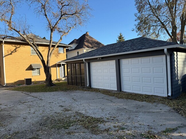 Building Photo - Gardiner Ave S. 223-225