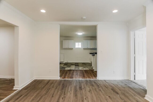 Foto del edificio - 6100 Ellington St