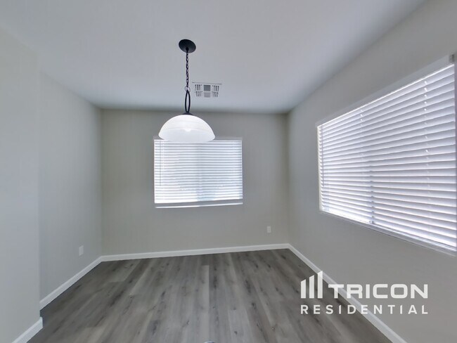 Foto del edificio - 4558 E Silverbell Rd