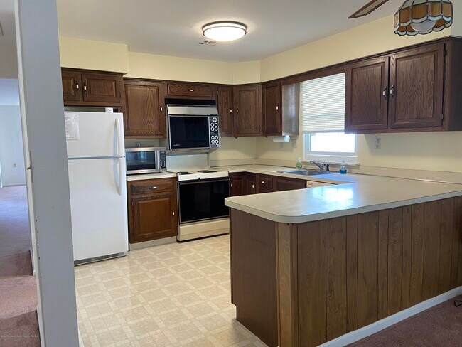 Foto del edificio - 142 Everest Dr S