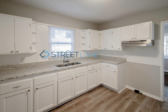 Building Photo - NOW OFFERING $250 OFF FIRST FULL MONTH IF ...