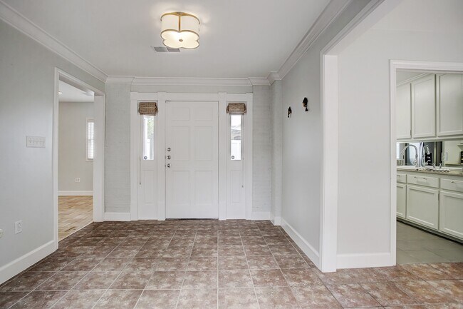 Foto del edificio - 2228 Addison Rd