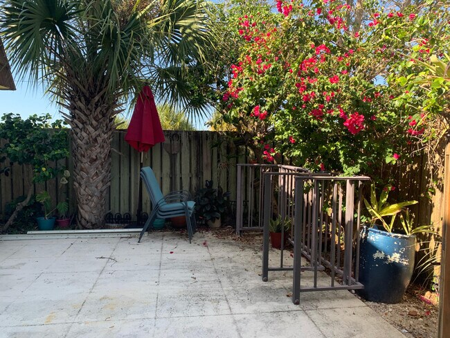 Building Photo - 2811 28th Ct