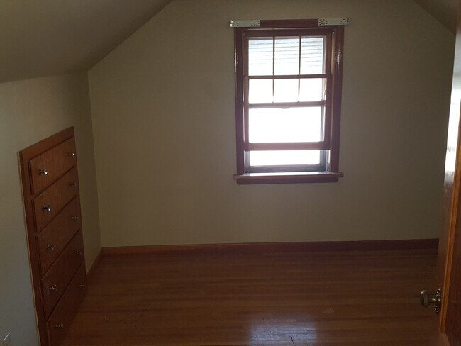Foto del edificio - 4 bedroom 1 bath home