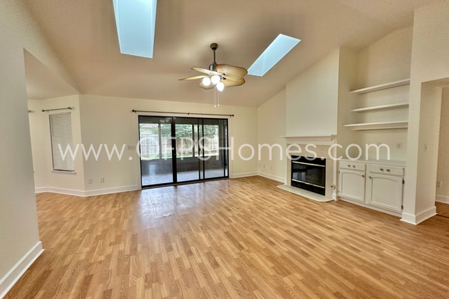 Building Photo - Niceville Renovated 3/2