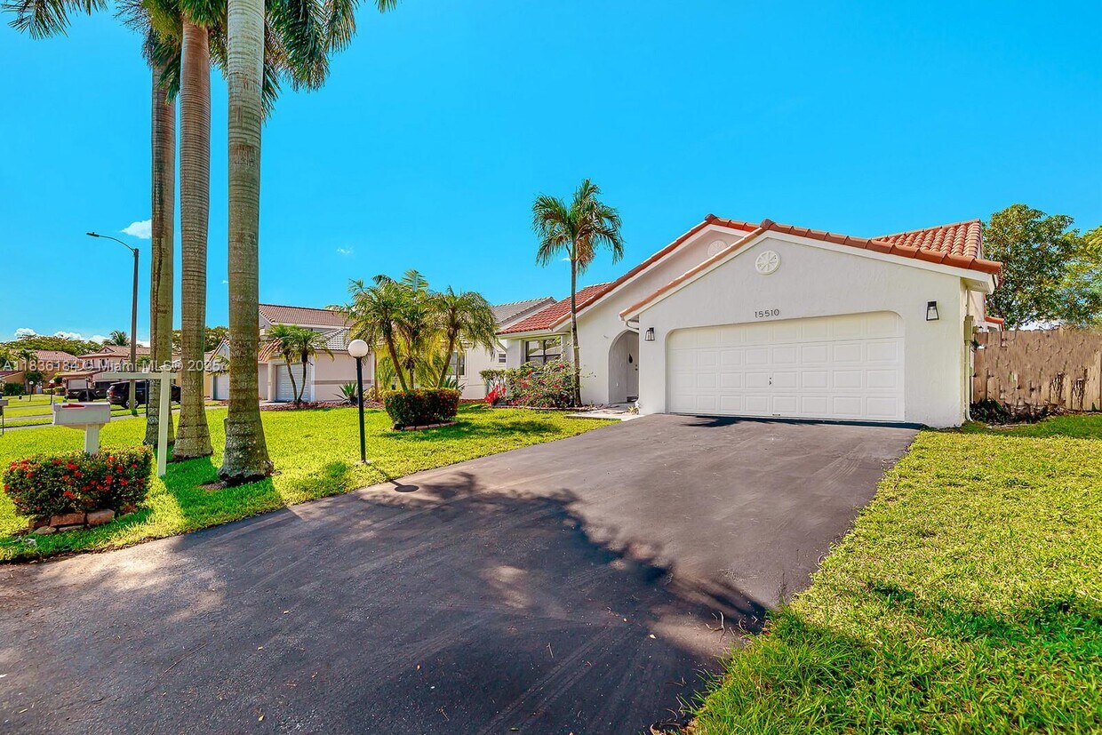 Foto principal - 15510 Gauntlet Hall Manor