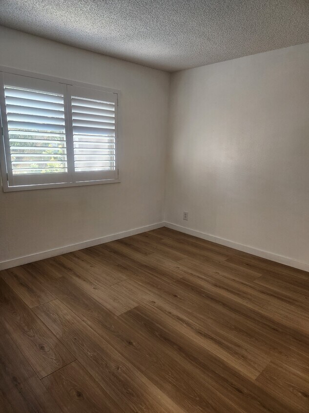Foto principal - 13722 Red Hill Ave