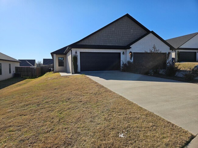 Foto del edificio - 3 Bedroom Duplex for Rent in Chaffee Cross...