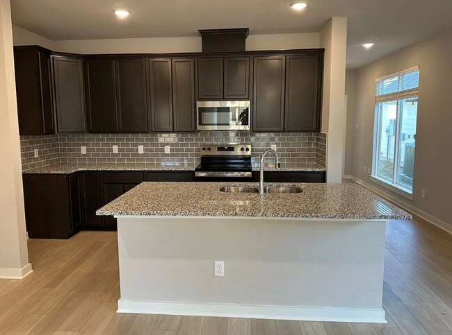 Foto del edificio - 4 bed 3 bath new build!