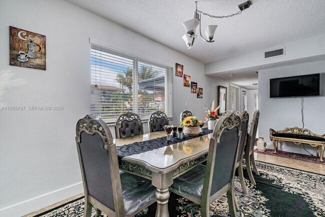 Foto del edificio - 901 NW 22nd Pl