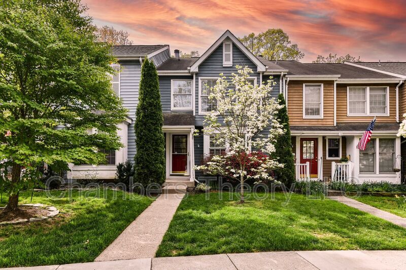 Foto principal - 1549 Twisted Oak Dr