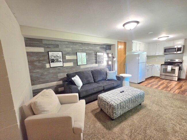 Foto del edificio - 904 Oakcrest St