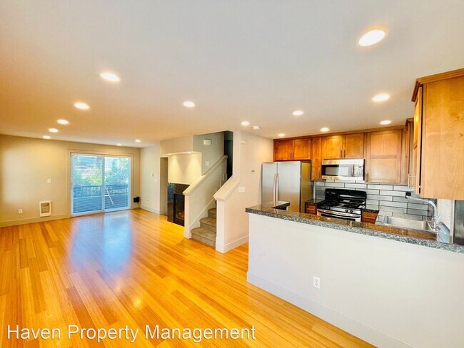 Building Photo - 2 br, 2.5 bath House - 3624 B Palatine Ave N