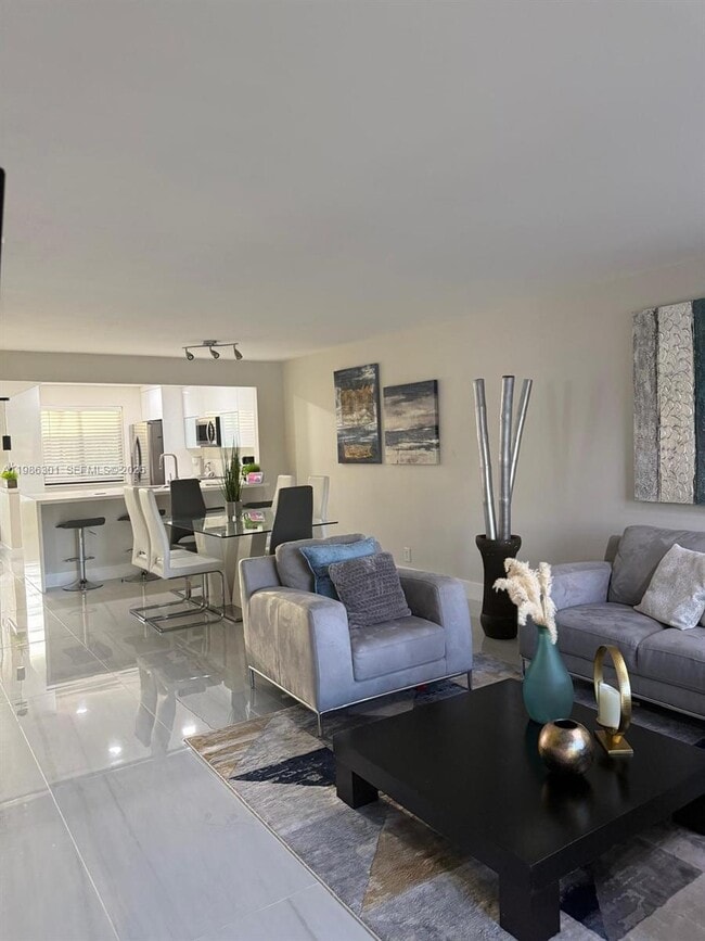 Foto del edificio - 436 Lakeview Dr