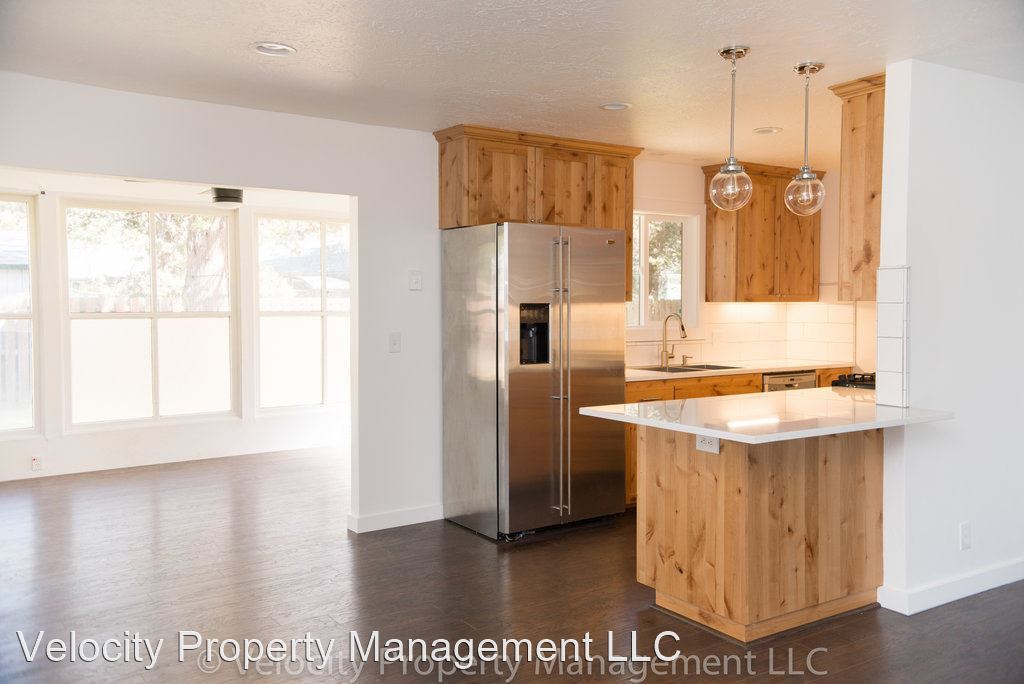 Primary Photo - 3 br, 2 bath House - 130 SE 15th St.
