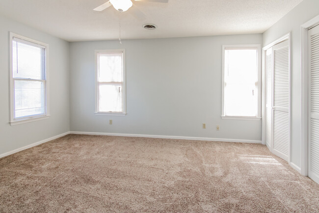 Building Photo - 3 Bedroom Columbia Home