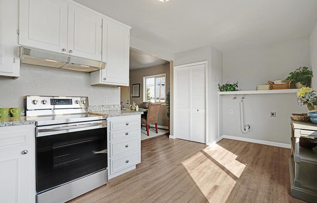Foto del edificio - 1332 Emeric Avenue, Unit 1332 Emeric Ave