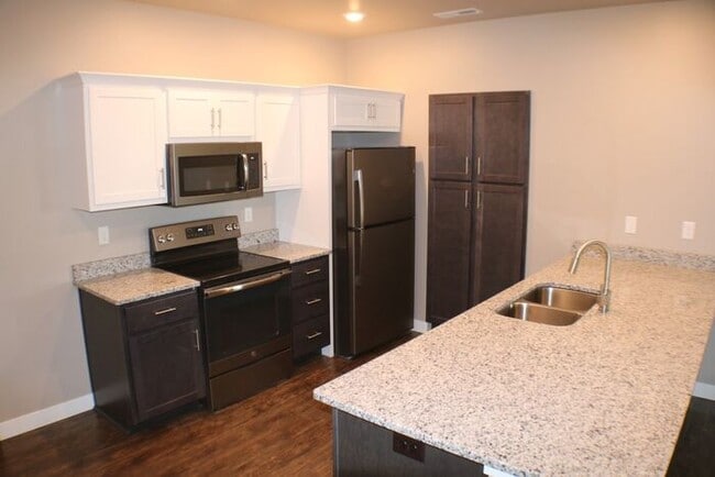 Foto del edificio - $1,595 | 2 Bedroom, 2 Bathroom Condo | Pet...