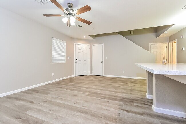 Foto del edificio - 3214 Sunrise Cove Ave