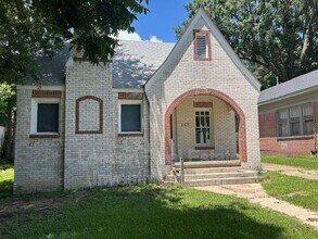 Building Photo - 142 E Jordan St