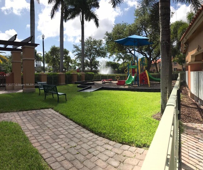Building Photo - 4909 Spinnaker Dr