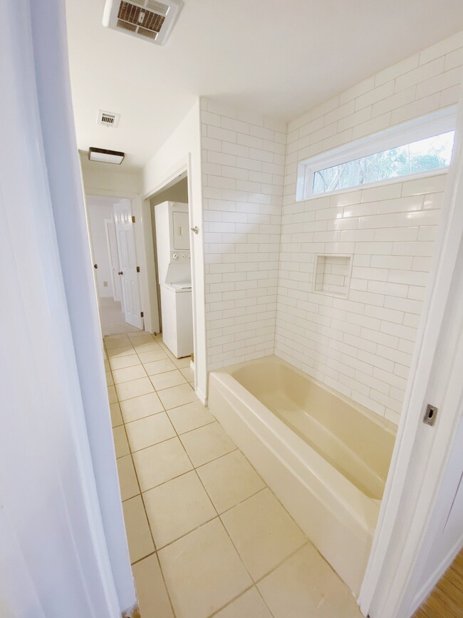 New tile bathroom - 304 Ruella Ave