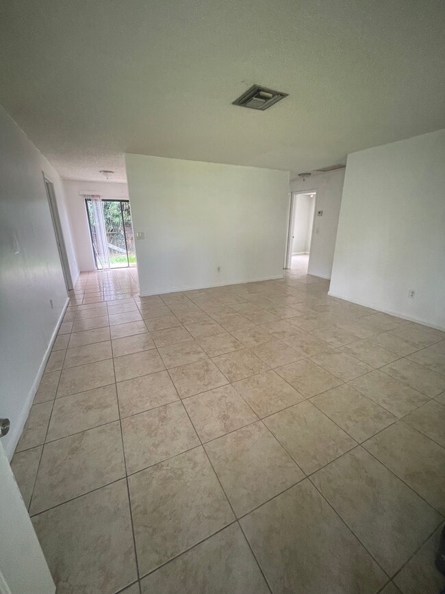 Building Photo - 1637 Barbarie Ln