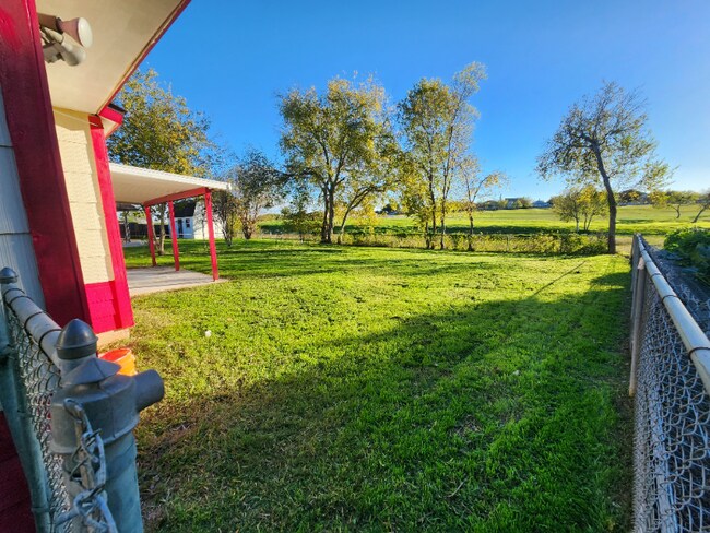 Foto del edificio - 513 Willow Dr