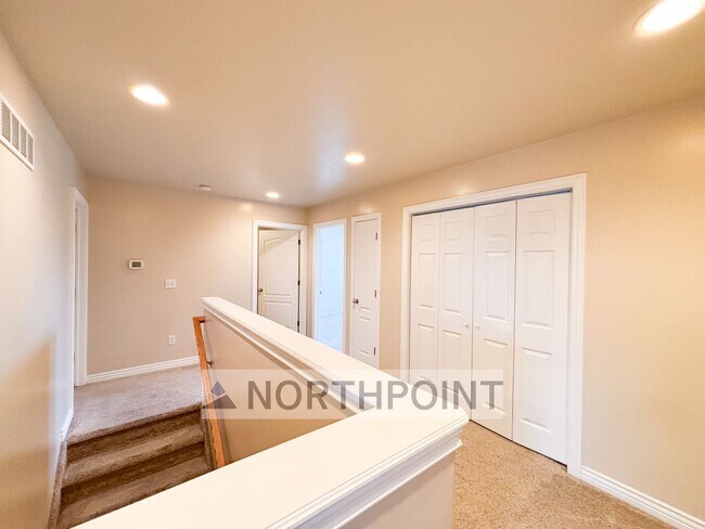 Foto del edificio - 3 Bed 2.5 Bath Townhome