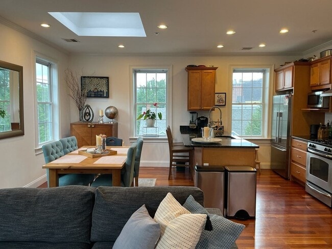 Building Photo - 93 Sciarappa St