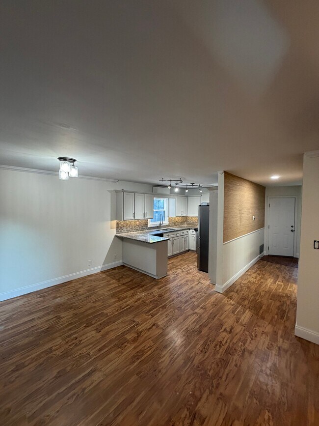 Foto del edificio - 3411 Cedarcrest Cir