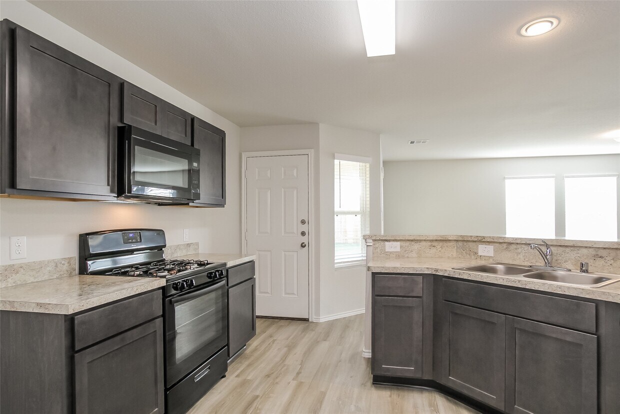 Foto principal - 8510 Oak Grove Church St