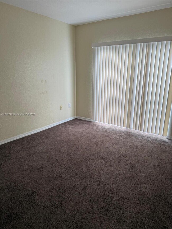 Foto del edificio - 940 SW 6th Ct