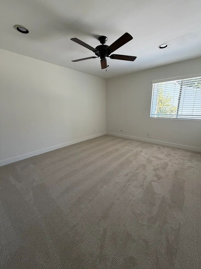 Building Photo - 18241 Andrea Cir N