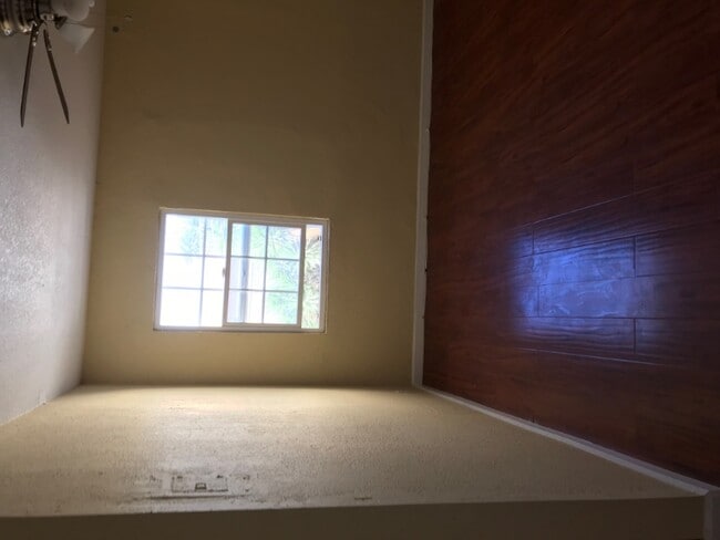 Building Photo - 6505 S Vermont Ave