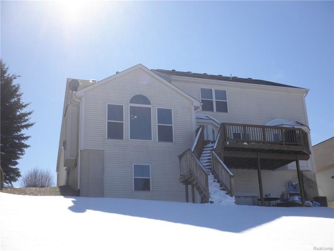 Building Photo - 530 Boulder Lake Dr