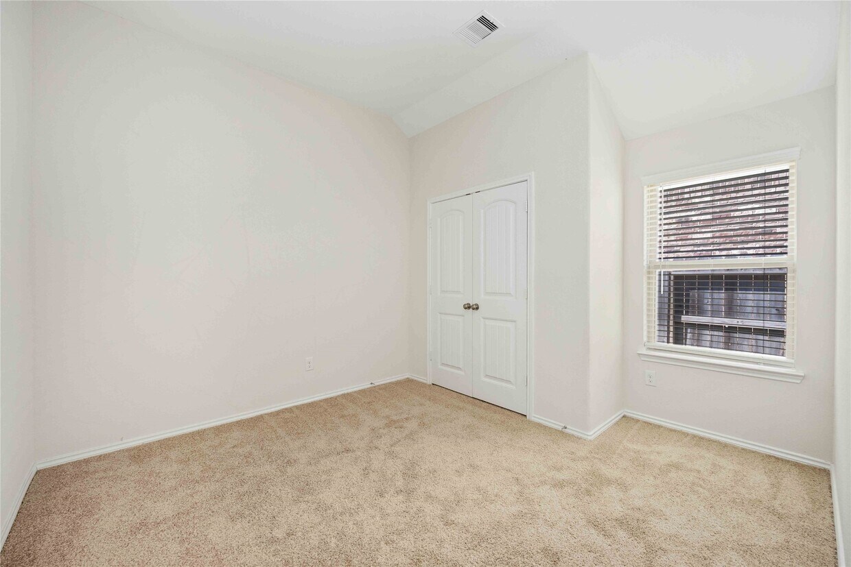 Building Photo - 26038 Quiet Field Ct