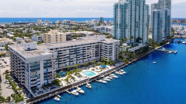 Foto del edificio - 800 West Dr