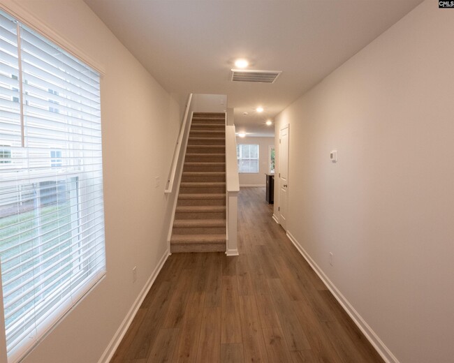 Foto del edificio - 327 Canary Grass Ct