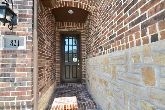 Building Photo - 821 Patio St