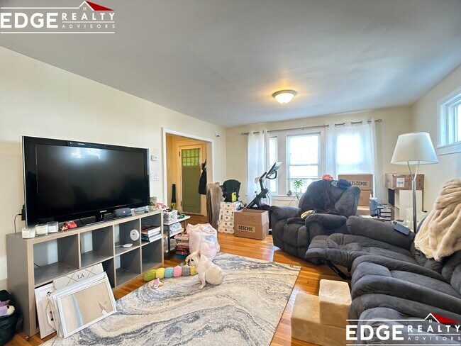 Building Photo - 27 Bostonia Ave