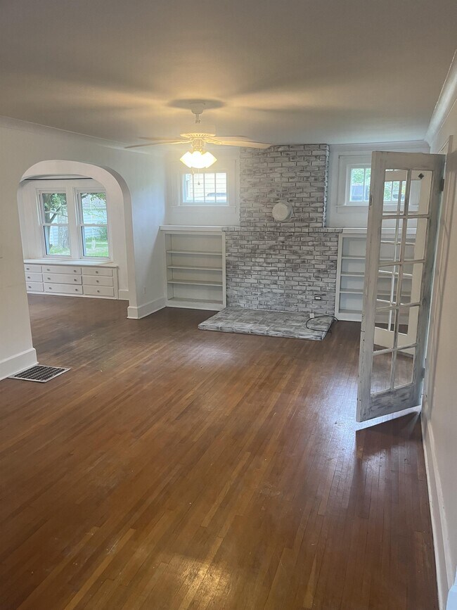 Foto del edificio - 325 E 5th St
