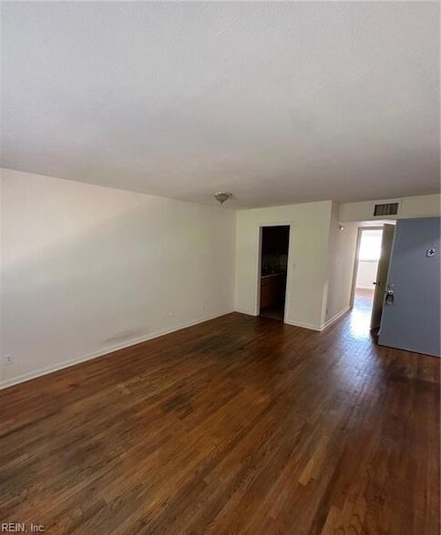 Foto del edificio - 1063 W 48th St