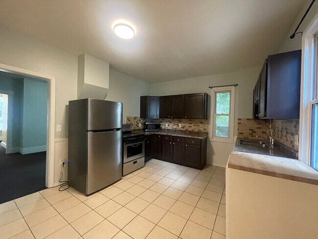 Foto del edificio - Charming Two-Bedroom Home Awaits!
