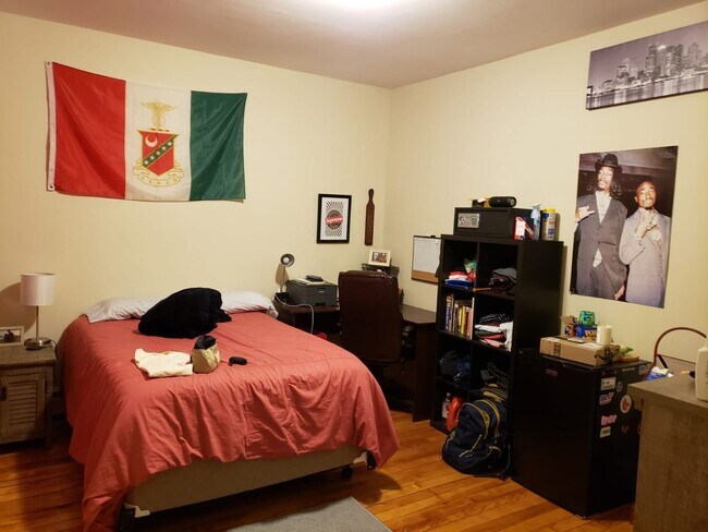 Foto del edificio - Large 4 bed in Allston