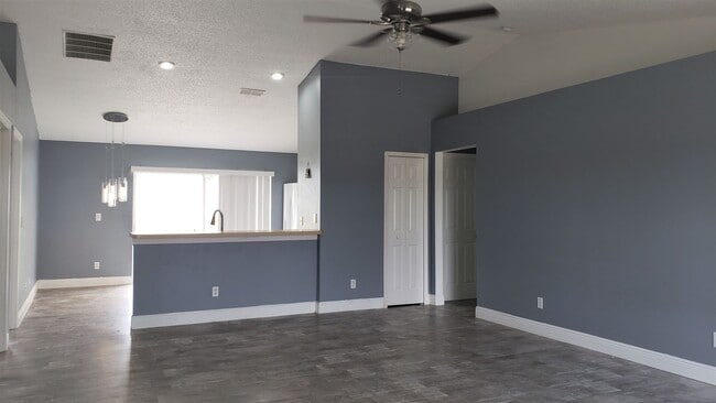 Building Photo - ~3/2~ Cardinal Pines Estate~Large Fenced i...
