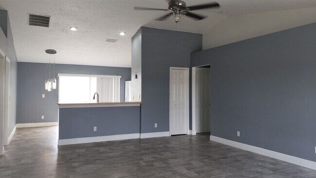 Foto del edificio - ~3/2~ Cardinal Pines Estate~Large Fenced i...