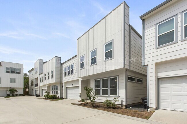 Foto del edificio - 9012 Lonestar Creekbend Ln
