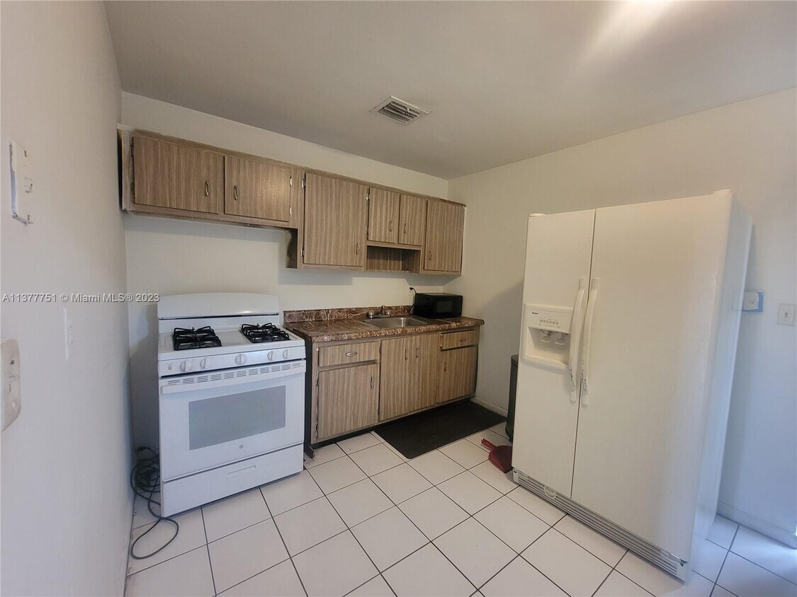 Primary Photo - 1031 NW 23rd Ave