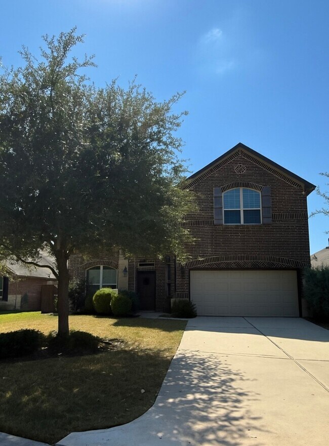 Building Photo - 667 Oak Cir Dr E